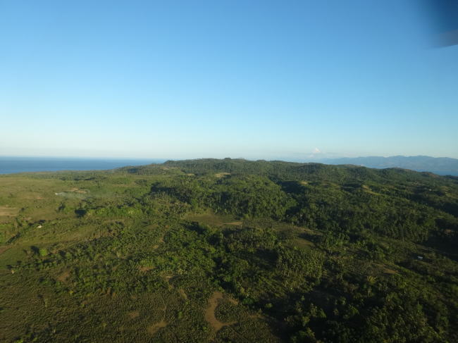 ボラカイ島をヘリコプター上空から眺める